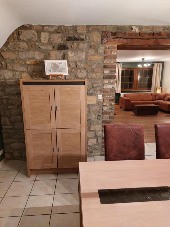 Aux Trois Petits Cochons Hotton Exterior foto